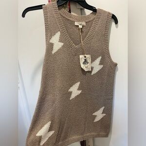 Easel Sleeveless Sweater in Taupe/Cream lightning bolt.